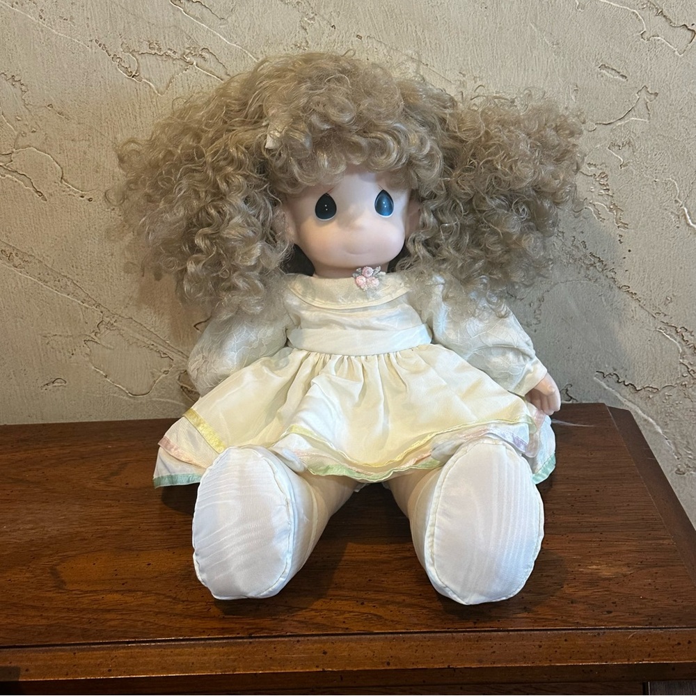 1996 Precious Moments 16β Soft Body βLindsay" doll QVC Exclusive #1105.